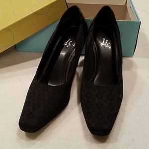 NEW* LifeStride Black Heels